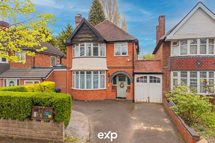 3 Bedroom Link Detached House For Sale In Glaisdale Road, Hall Green, B28