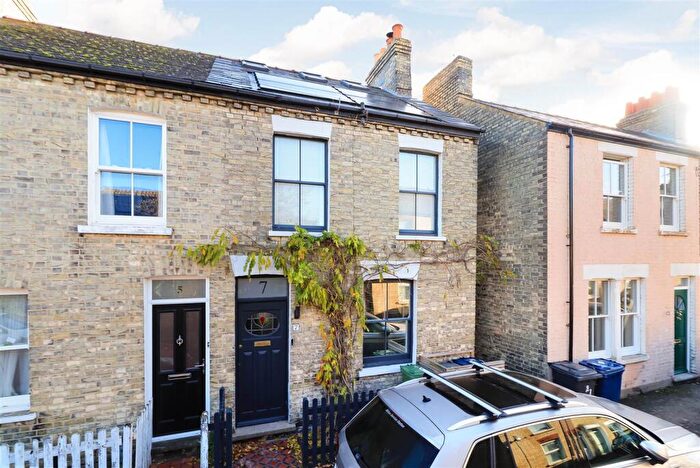 3 Bedroom Semi Detached House For Sale In Cyprus Road, Cambridge, CB1