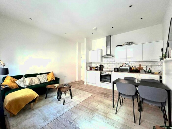 2 Bedroom Flat To Rent In Shaftesbury Avenue, Soho, W1D