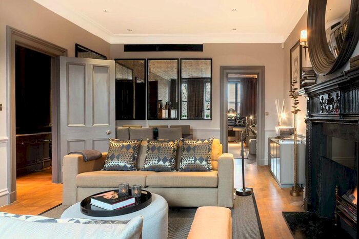 2 Bedroom Flat To Rent In Cadogan Square, London, SW1X