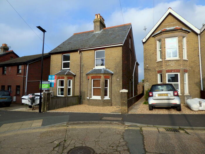 3 Bedroom House To Rent In Falcon Road, East Cowes, PO32