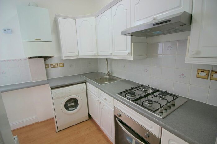 1 Bedroom Flat To Rent In Munster Road, London, SW6