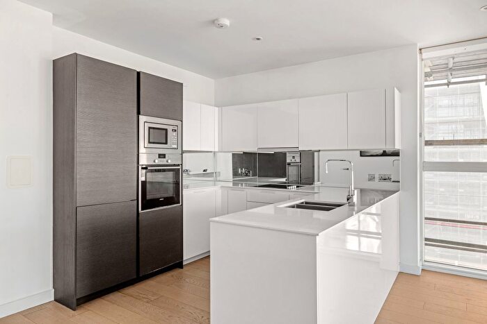 2 Bedroom Flat To Rent In River Gardens Walk, London, SE10