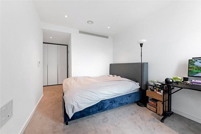 2 Bedroom Apartment To Rent In Cendal Crescent, London, E1