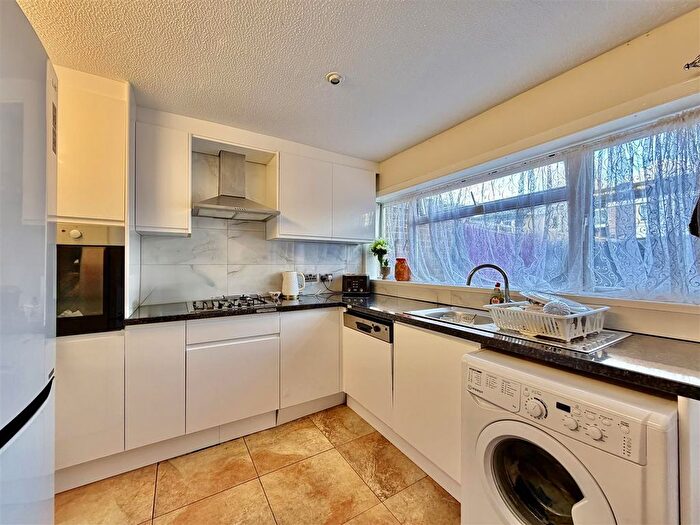 3 Bedroom Terraced House To Rent In High Street, Cranford, TW5