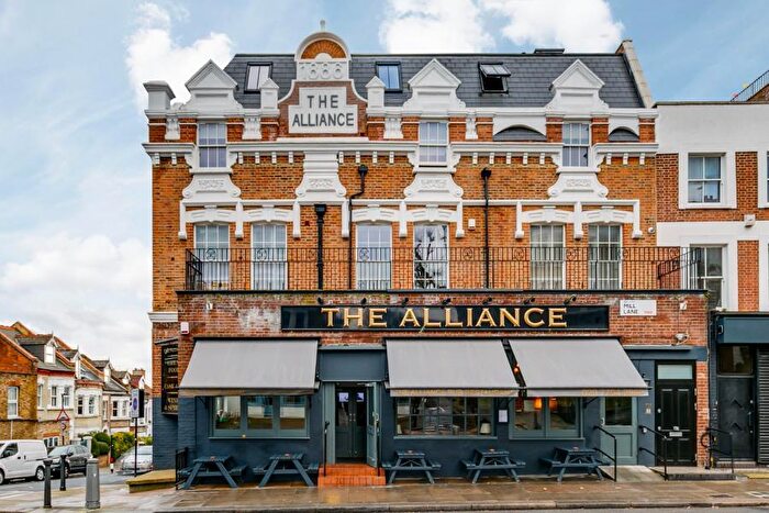 2 Bedroom Apartment To Rent In Mill Lane, West Hampstead, NW6