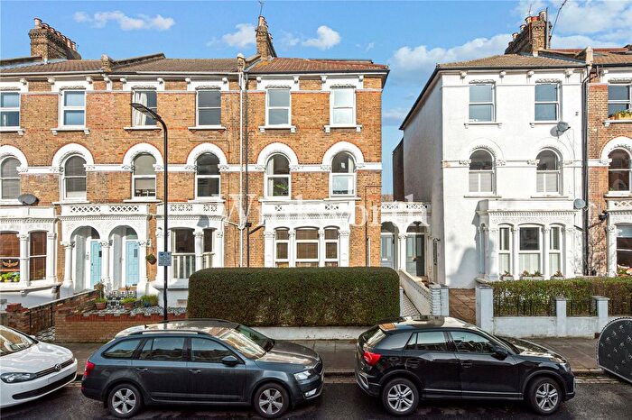 2 Bedroom Flat For Sale In Digby Crescent, London, N4