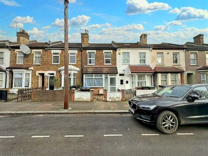 2 Bedroom House To Rent In Broxbourne Road, Forest Gate, E7