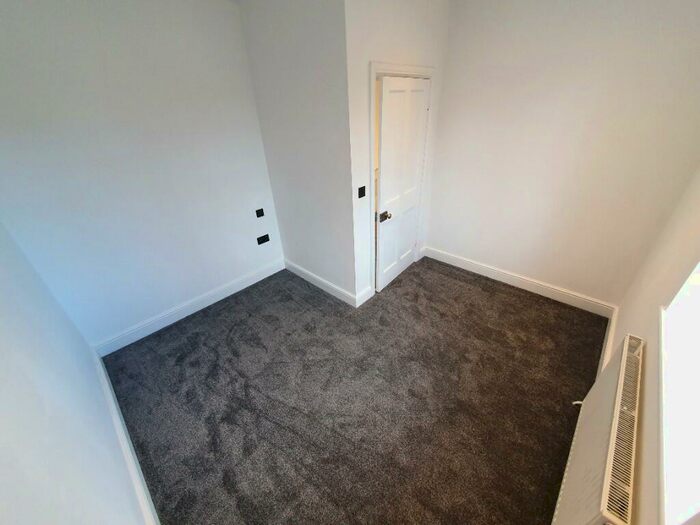 2 Bedroom End Of Terrace House To Rent In The Square, Birmingham, B17