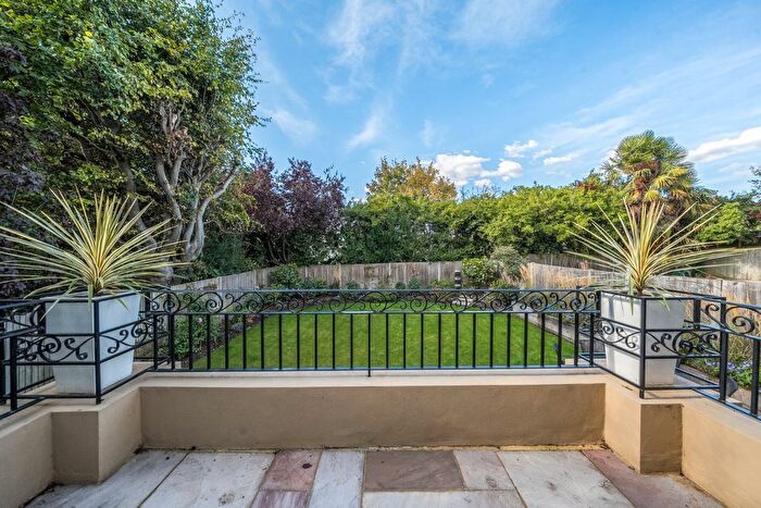 6 Bedroom Detached House For Sale In Kingston Hill, Kingston Upon Thames, Surrey, KT2