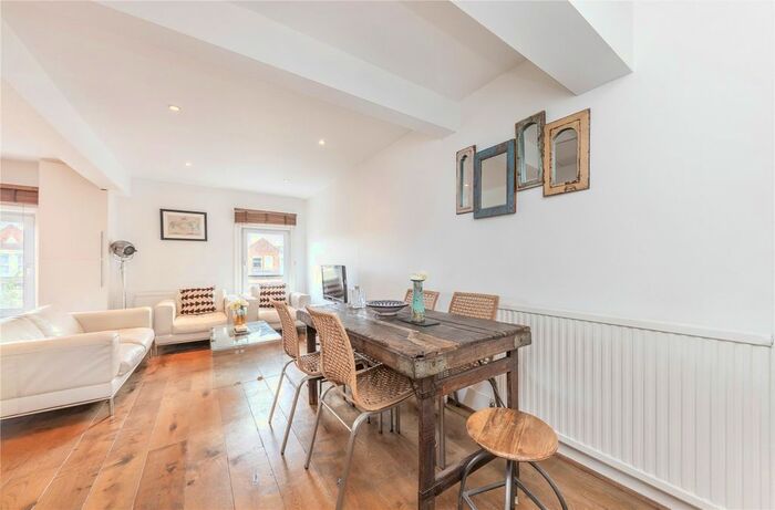 2 Bedroom Flat To Rent In Elms Road, London, SW4