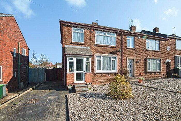 3 Bedroom End Of Terrace House For Sale In Kenelm Road, Oldbury, B68