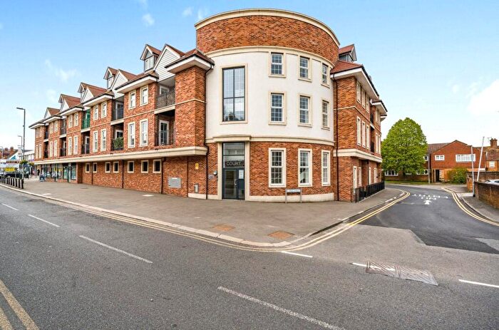 2 Bedroom Apartment For Sale In Saxons Court, Wokingham, Berkshire, RG40