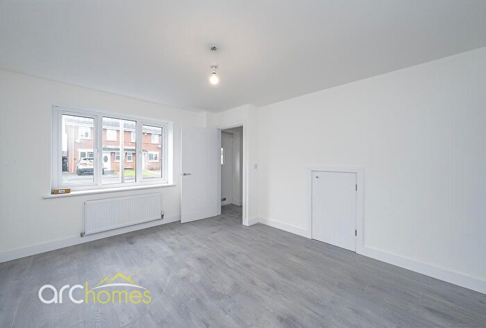 3 Bedroom Semi Detached House To Rent In Poplar Close, Tyldesley, M29