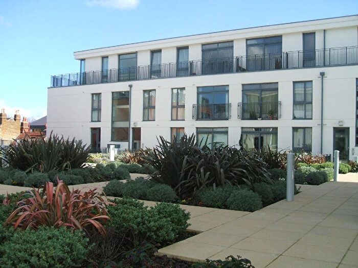 2 Bedroom Apartment To Rent In Chertsey, KT16