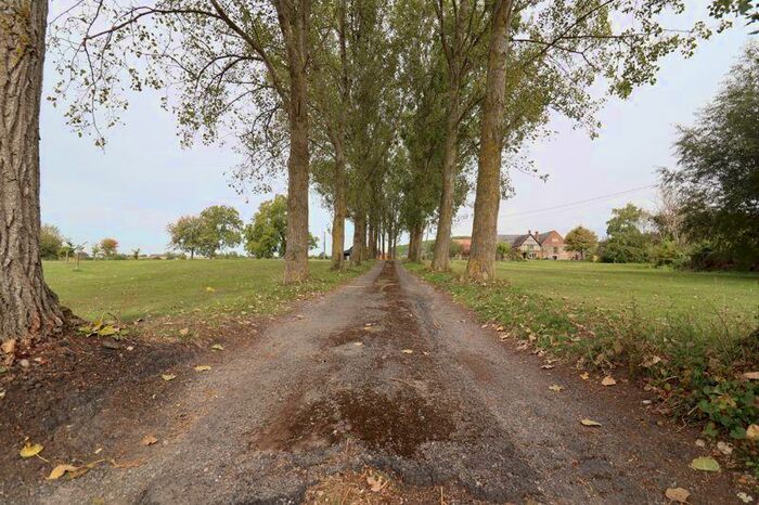 3 Bedroom Semi-Detached House To Rent In Sandhurst Lane, Gloucester, GL2