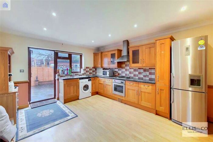 2 Bedroom Property To Rent In Greengate, Greenford UB6