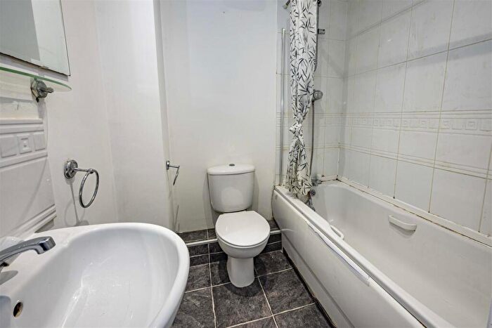 2 Bedroom House To Rent In Arnold Road, Nottingham, NG5