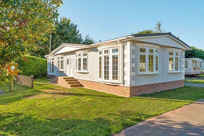 3 Bedroom Park Home For Sale In Chapel Farm Park, Hawthorn Hill, Coningsby, LN4