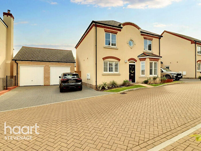 4 Bedroom Detached House For Sale In Helena Crescent, Hitchin, SG5