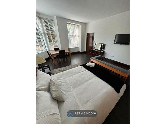 Studio To Rent In Paisley Road West, Glasgow, G51