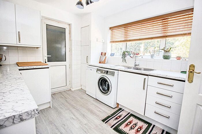 3 Bedroom Semi-Detached House For Sale In Somerset Avenue, Harefield, SO18