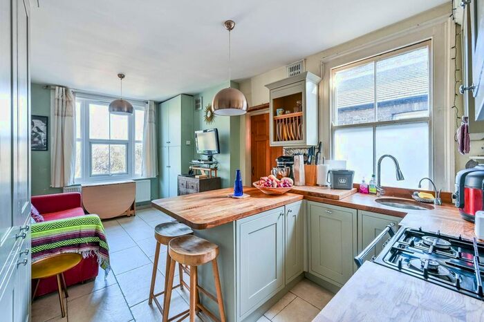 2 Bedroom Flat To Rent In Hither Green Lane, Hither Green, London, SE13