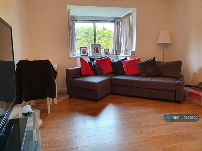 1 Bedroom Flat To Rent In Zig Zag Road, Kenley, CR8