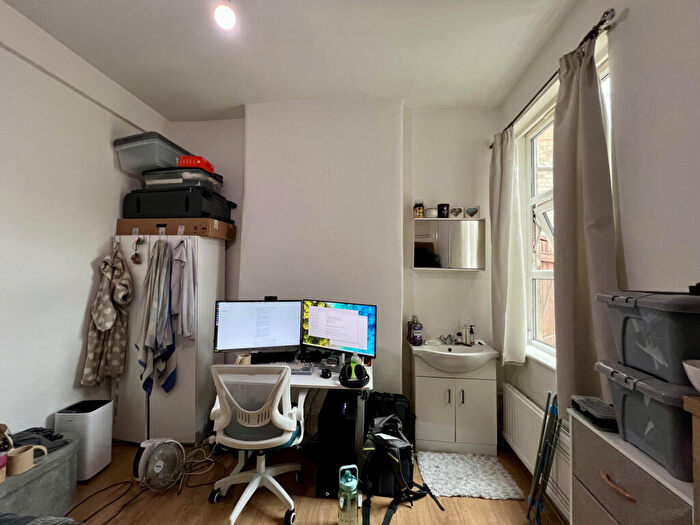 Studio To Rent In Sylvan Avenue, N22