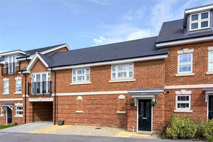 2 Bedroom Maisonette To Rent In Oak Avenue, Wokingham, Berkshire, RG40