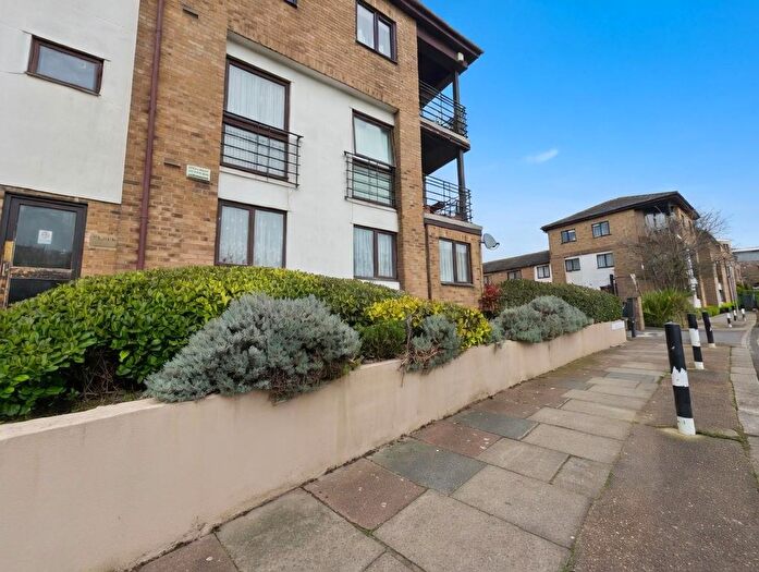 2 Bedroom Property For Sale In Dog Lane, Neasden, London, NW10