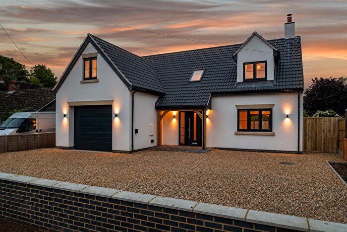4 Bedroom Detached House For Sale In Orchard Lane, Harrold, Bedford, MK43