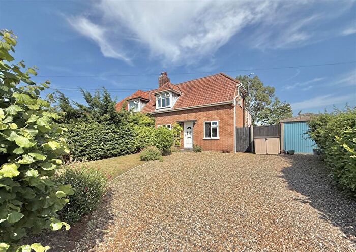 4 Bedroom Semi-Detached House For Sale In Jubilee Avenue, East Harling, NR16