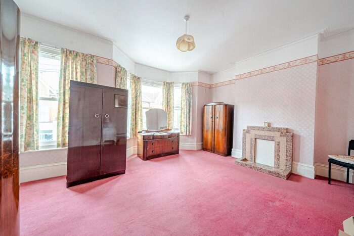 3 Bedroom Terraced House For Sale In Boundaries Road, Balham, London, SW12