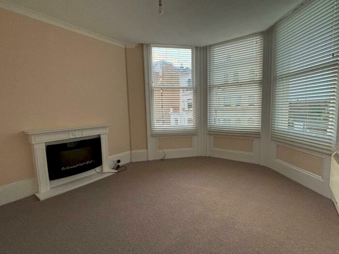 2 Bedroom Apartment To Rent In St. Aubyns, Hove, BN3