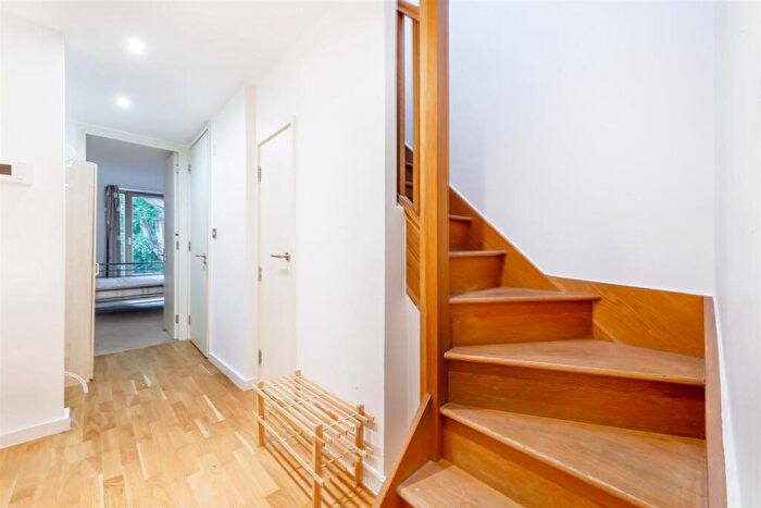 3 Bedroom Flat To Rent In St. John's Way, London, N19