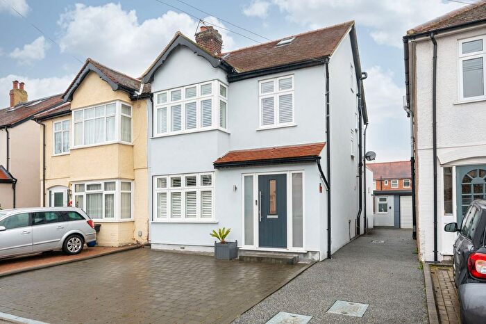 4 Bedroom Semi Detached House For Sale In Chestnut Grove, Isleworth, TW7