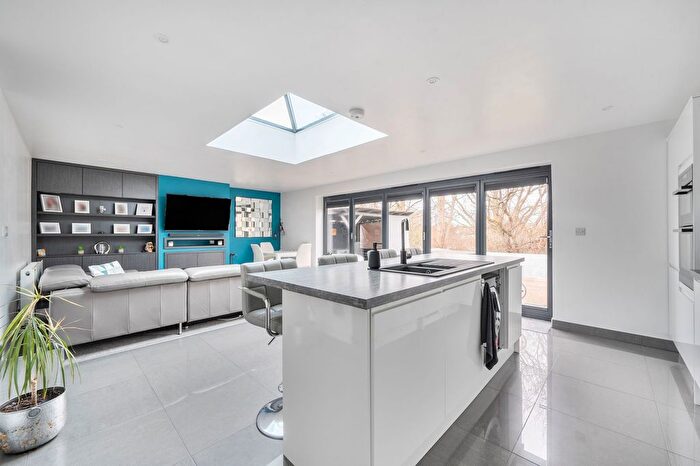 3 Bedroom Semi-detached Bungalow For Sale In Julian Road, Sholing, Southampton, SO19