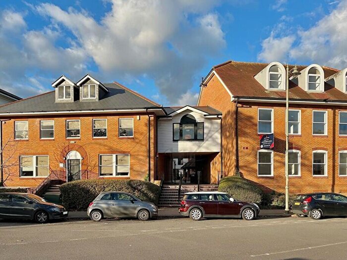 2 Bedroom Flat To Rent In Harvest Lane, Thames Ditton, Surrey, KT7