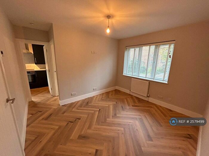 1 Bedroom Flat To Rent In St. Leonards Park, East Grinstead, RH19