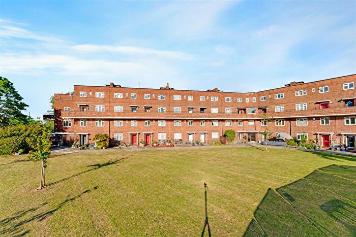 4 Bedroom Flat For Sale In Lonsdale Road, Barnes, SW13