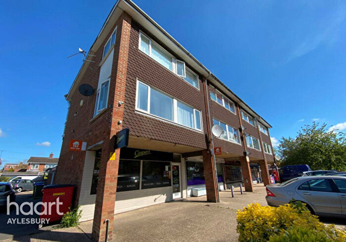 4 Bedroom Duplex To Rent In Middle Field, Aylesbury, HP22