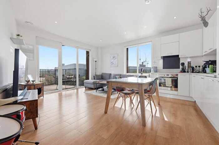 2 Bedroom Apartment For Sale In Springer Court, Bow, E3