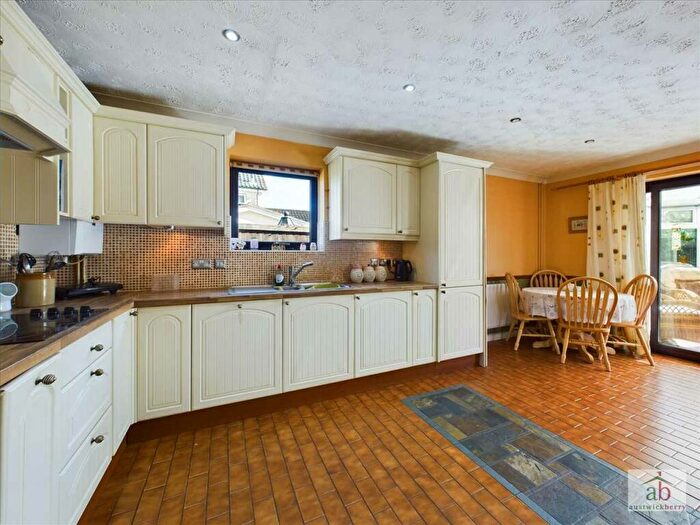 5 Bedroom Link Detached House For Sale In Heathfield, Martlesham Heath, IP5