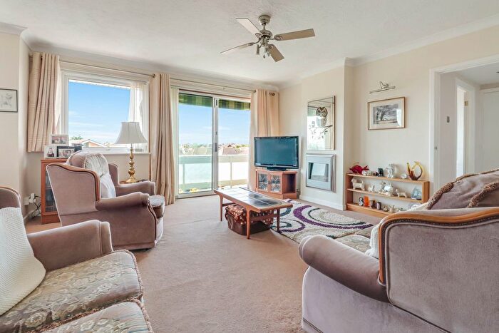 2 Bedroom Flat For Sale In Dungannon Chase, Thorpe Bay, SS1