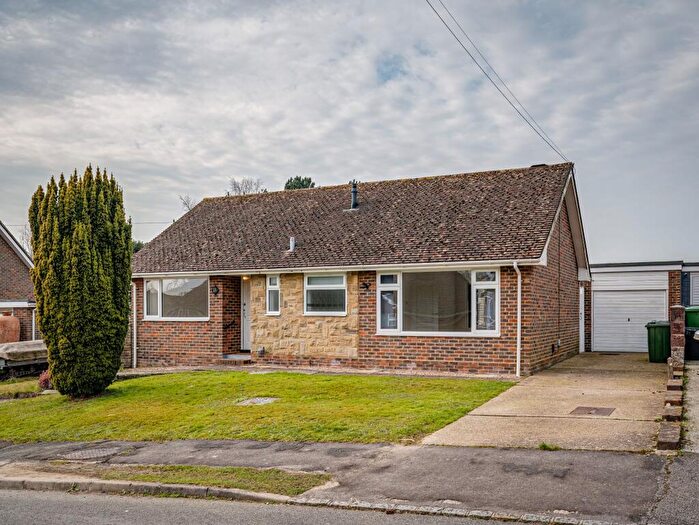 2 Bedroom Bungalow To Rent In Derwent Close, Hailsham, BN27