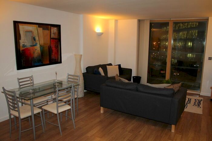 2 Bedroom Flat To Rent In West Point, Wellington Street, Leeds City Centre, LS1