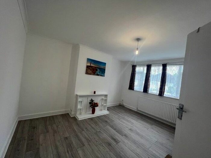 2 Bedroom Maisonette To Rent In The Ridgeway, Harrow, Greater London, HA2