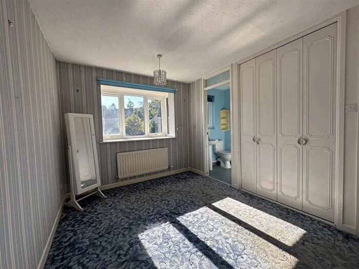3 Bedroom Link Detached House For Sale In Awdry Close, Chippenham, SN14