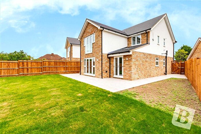 4 Bedroom Detached House For Sale In Sloane Mews, Prospect Road, Hornchurch, RM11
